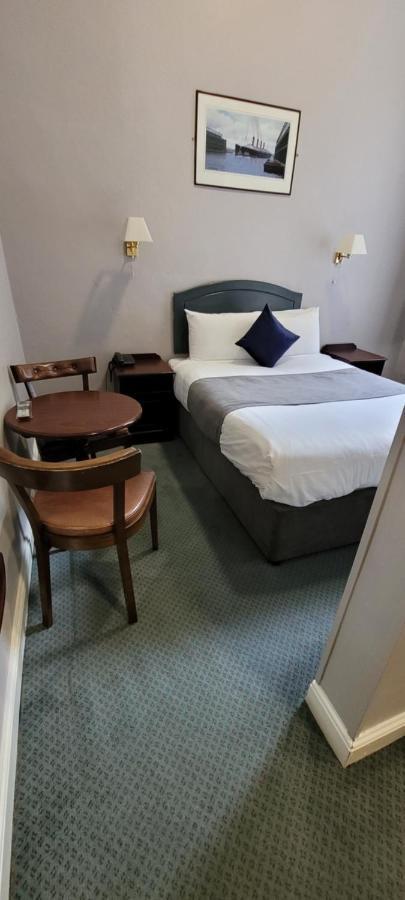 Commodore Hotel Cobh Dış mekan fotoğraf