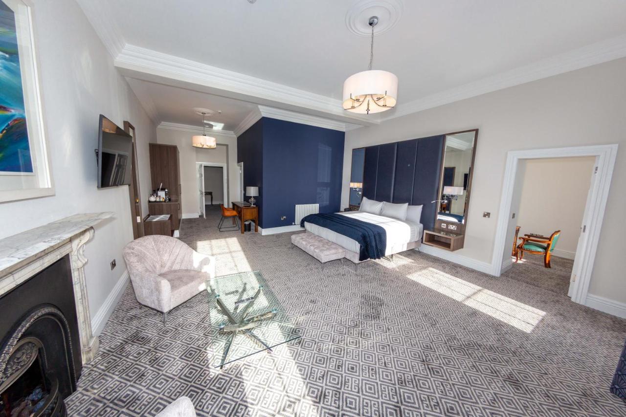 Commodore Hotel Cobh Dış mekan fotoğraf