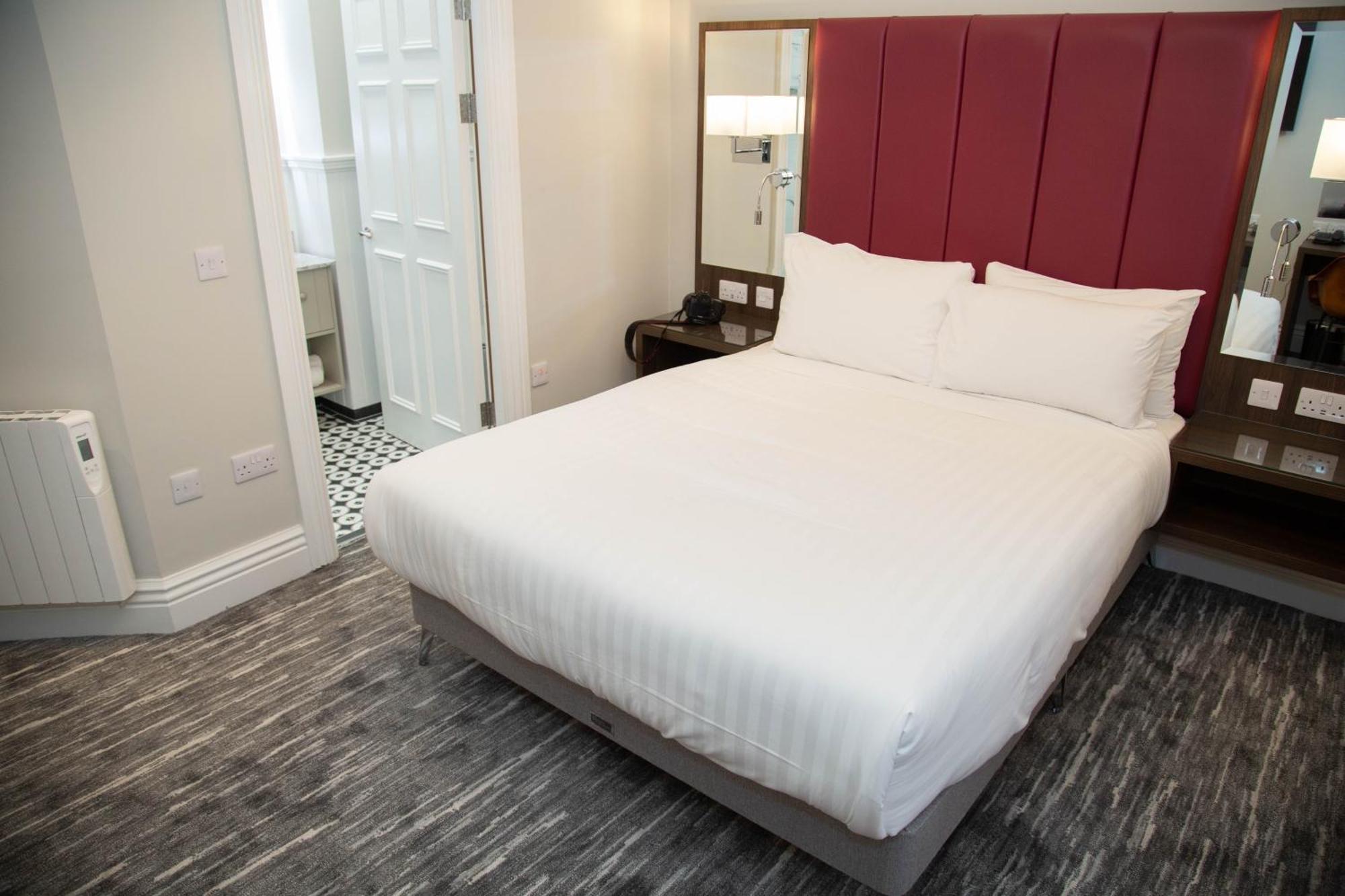Commodore Hotel Cobh Dış mekan fotoğraf