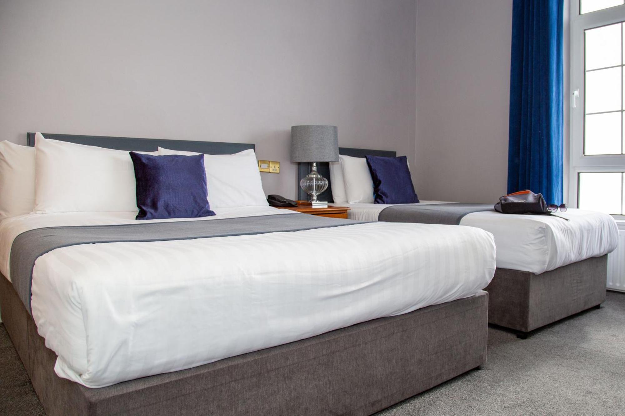 Commodore Hotel Cobh Dış mekan fotoğraf