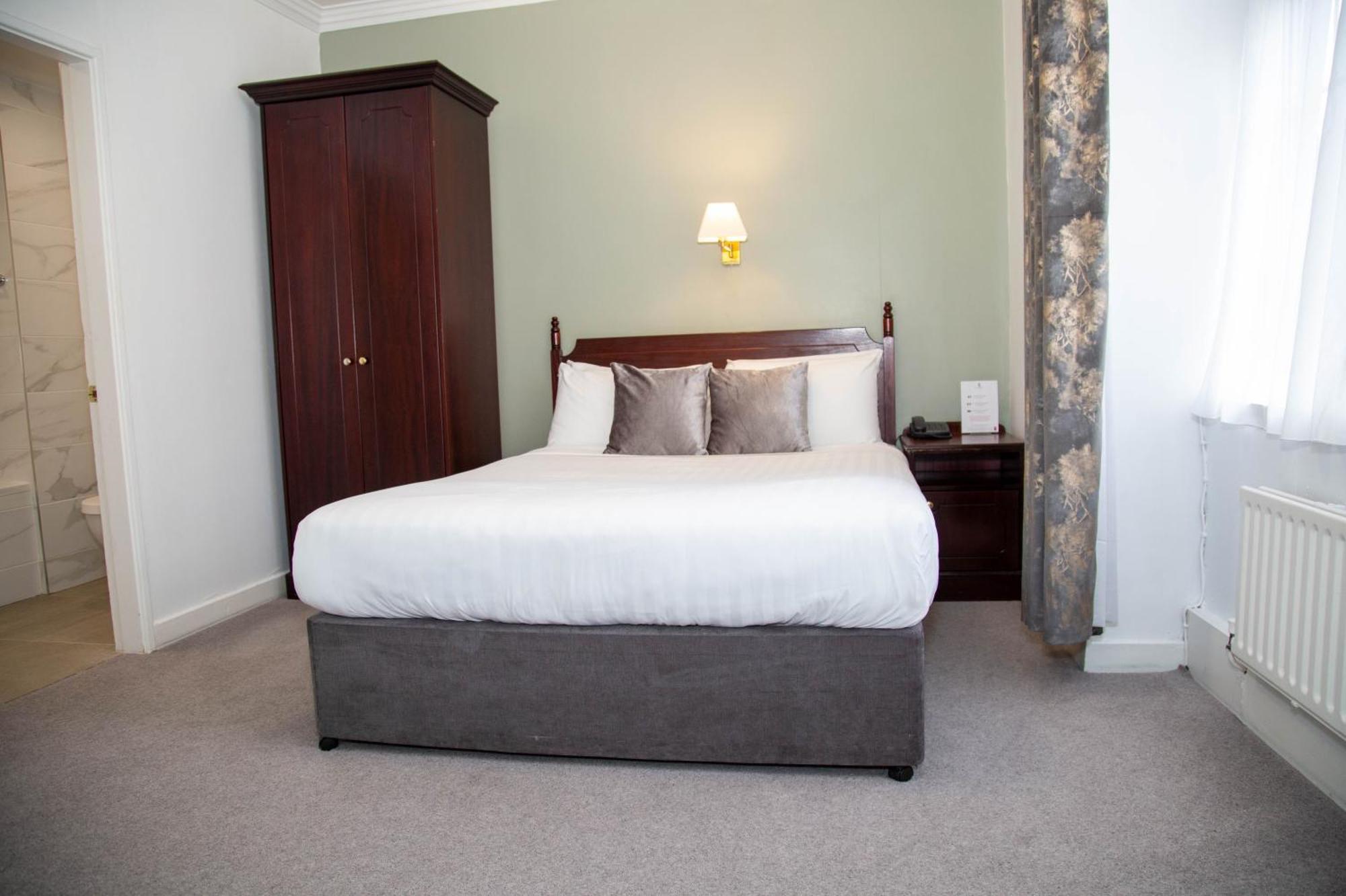 Commodore Hotel Cobh Dış mekan fotoğraf