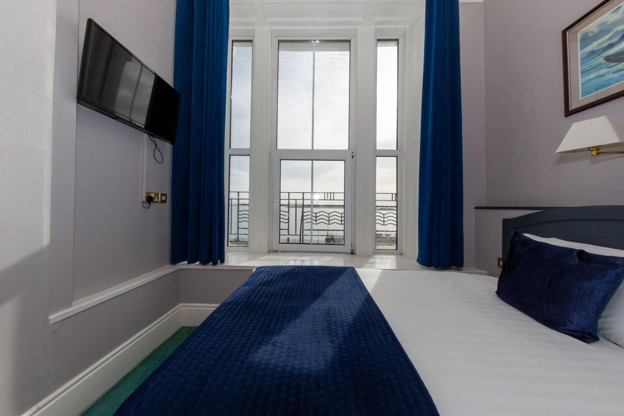 Commodore Hotel Cobh Dış mekan fotoğraf