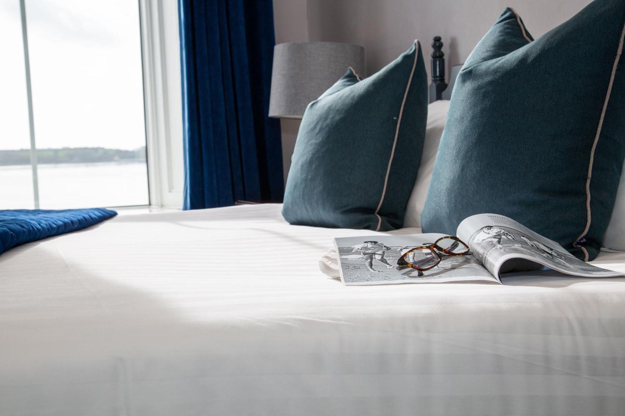 Commodore Hotel Cobh Dış mekan fotoğraf