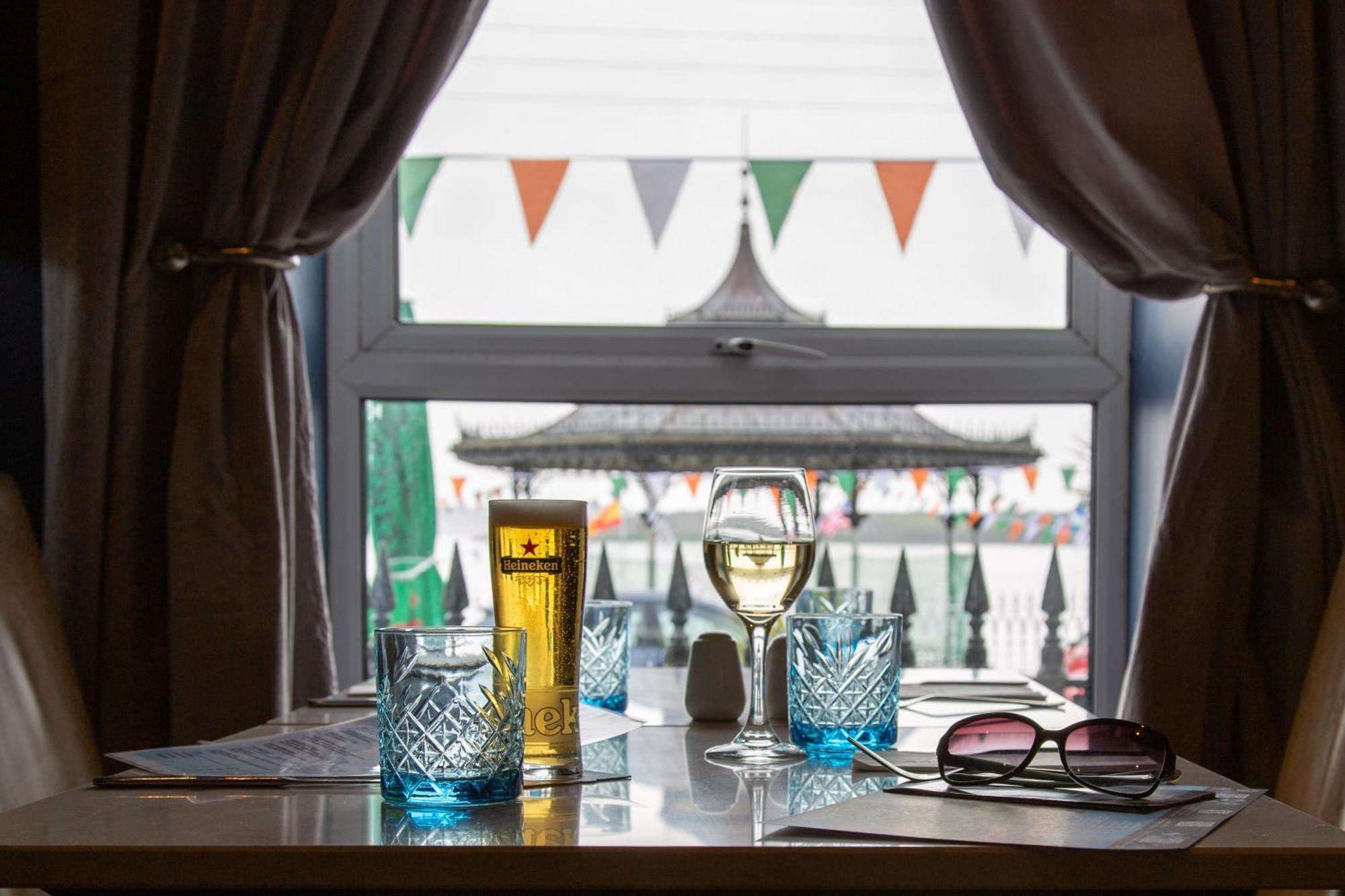 Commodore Hotel Cobh Dış mekan fotoğraf