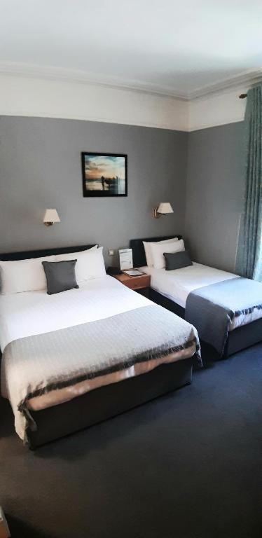 Commodore Hotel Cobh Dış mekan fotoğraf