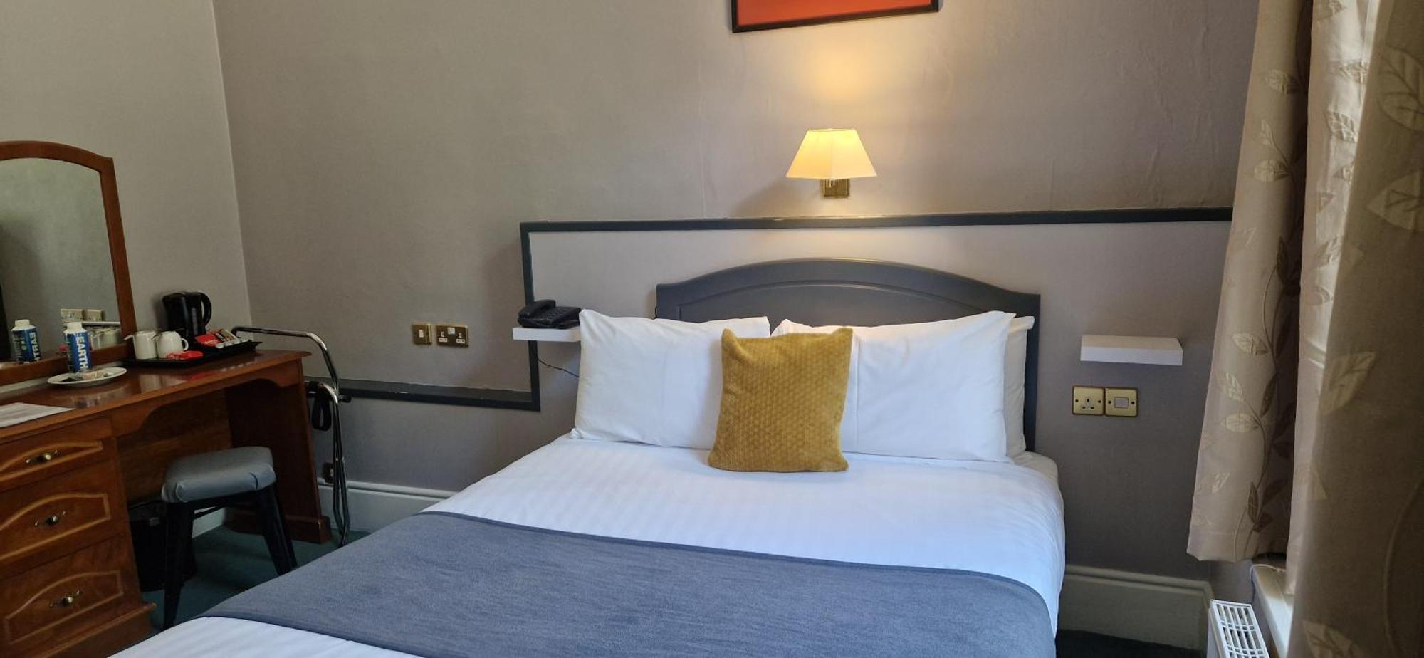 Commodore Hotel Cobh Dış mekan fotoğraf