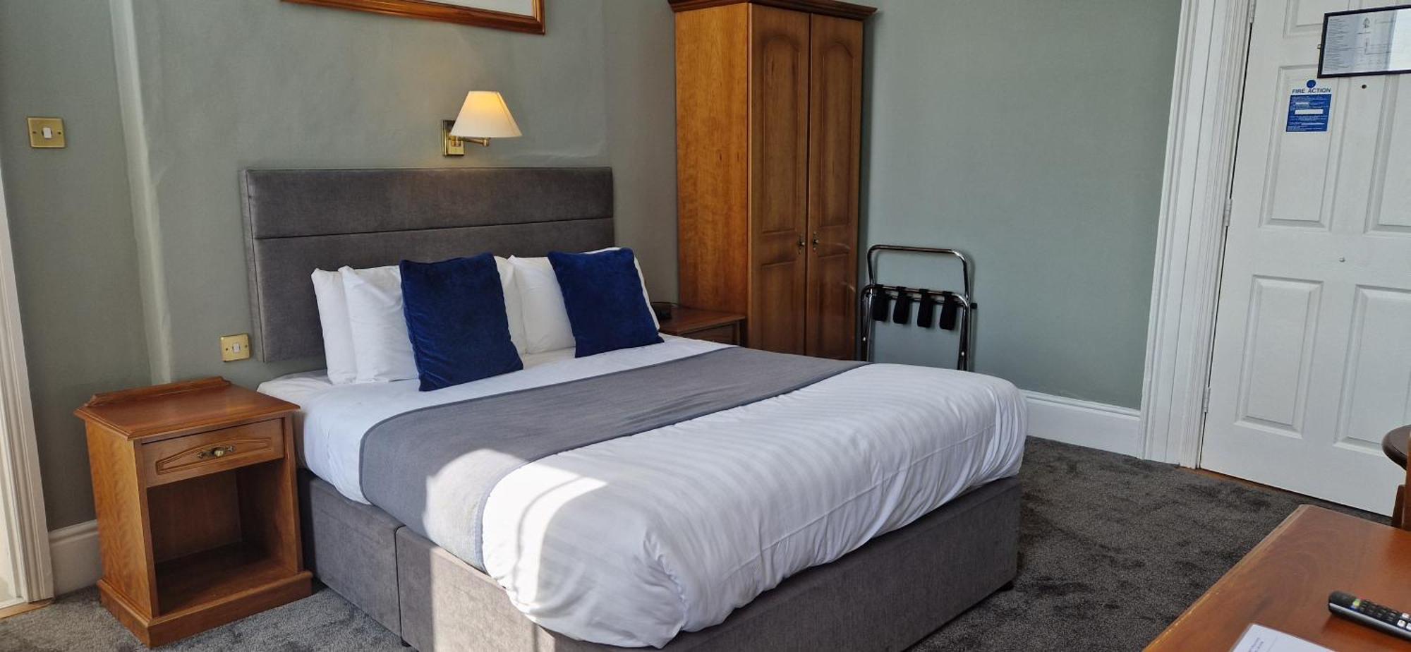 Commodore Hotel Cobh Dış mekan fotoğraf