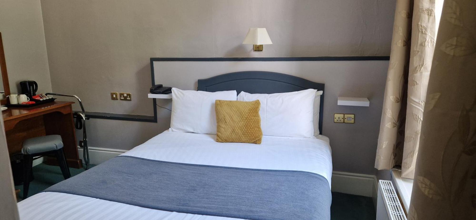 Commodore Hotel Cobh Dış mekan fotoğraf