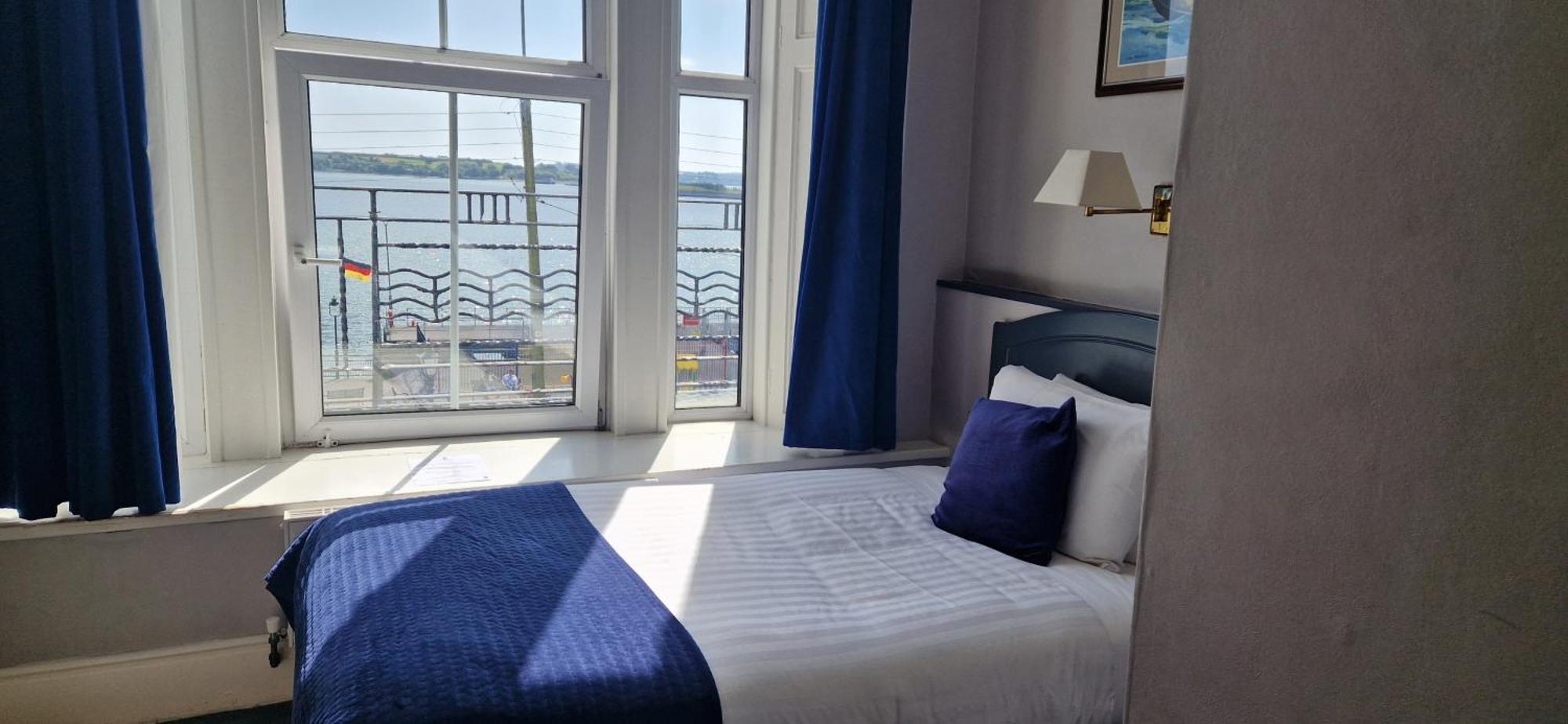 Commodore Hotel Cobh Dış mekan fotoğraf