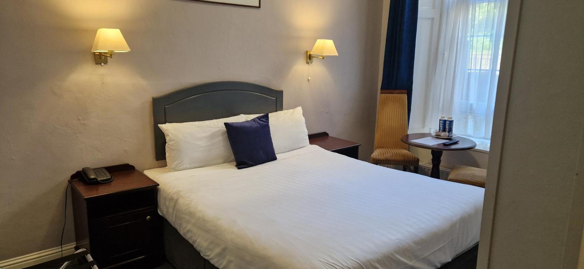 Commodore Hotel Cobh Dış mekan fotoğraf